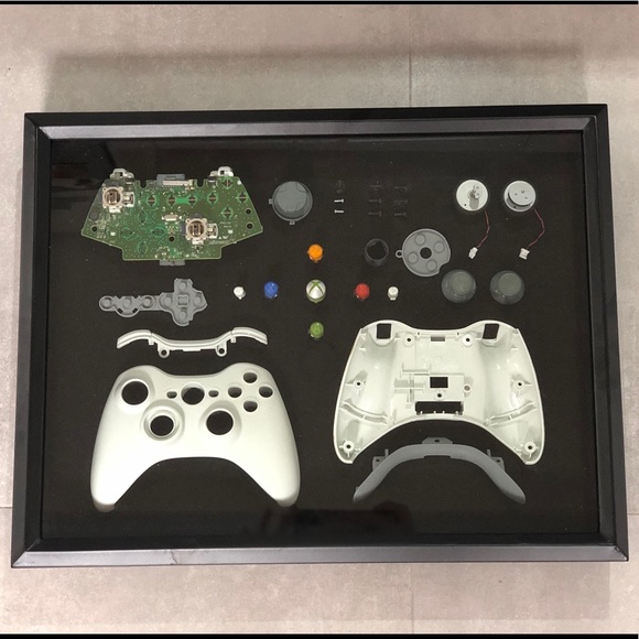Xbox controller in shadow box - Picture 3 of 4